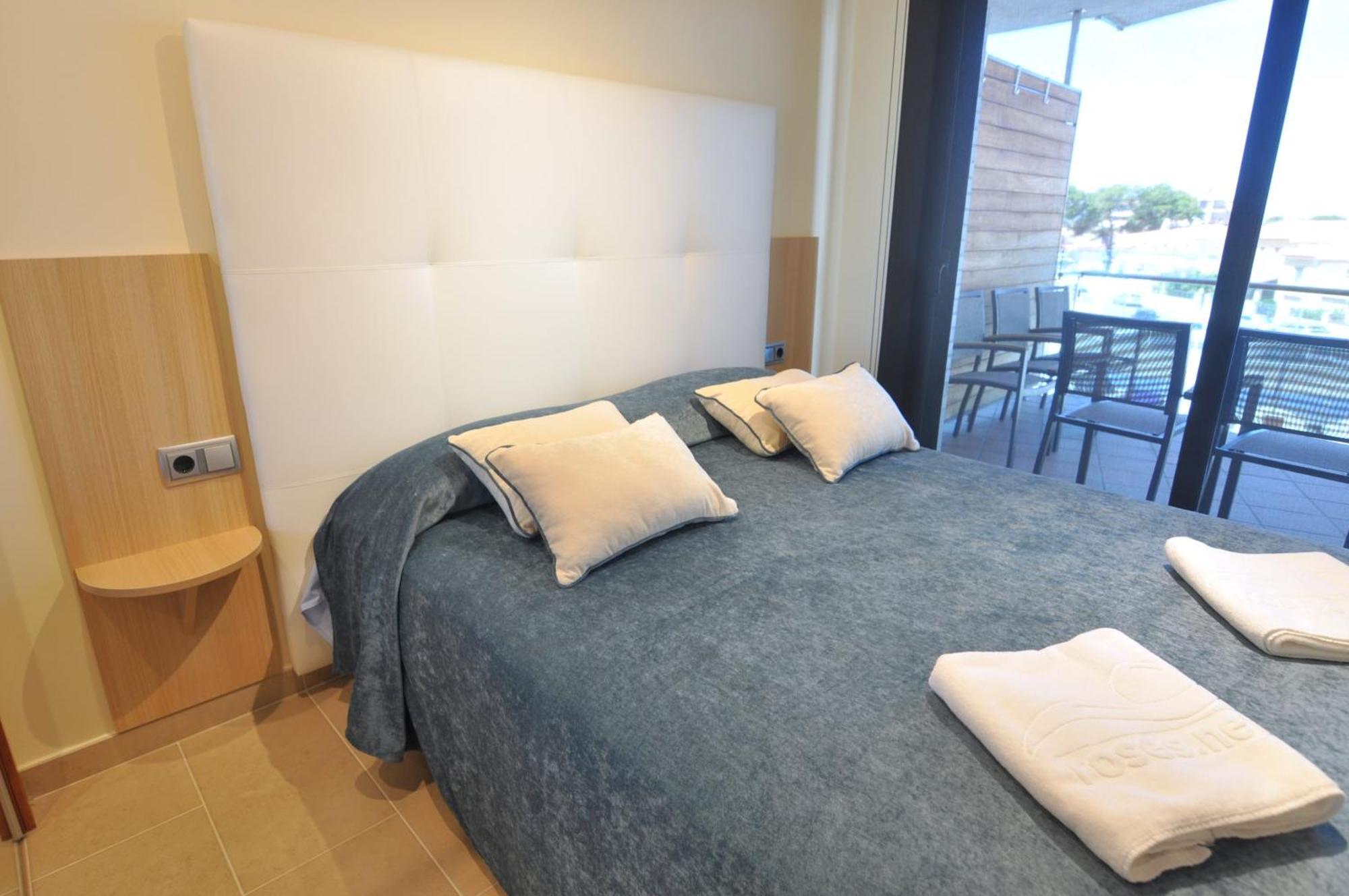 Rnet - Apartments Roses Port Trebol Екстериор снимка